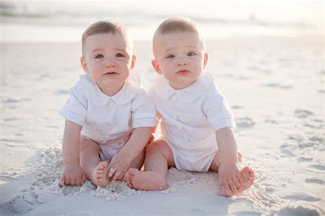 en güzel ikiz bebek fotoğrafları